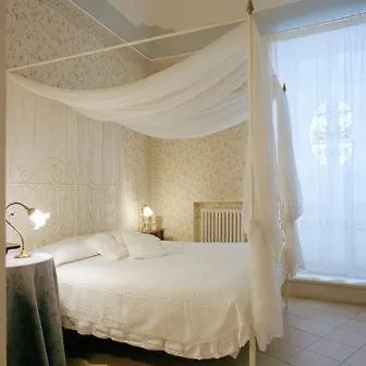 Aparthotel Villaggio In Sparse Nel Centro Storico 3*