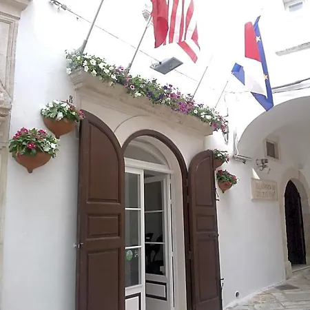 Apartmanhotel Villaggio In Sparse Nel Centro Storico 3*