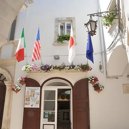 Villaggio In Sparse Nel Centro Storico Мартина-Франка